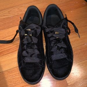 Black Velvet Pumas